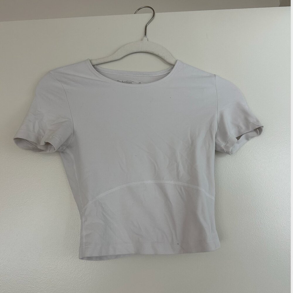 Aritzia TnAction White cropped T
